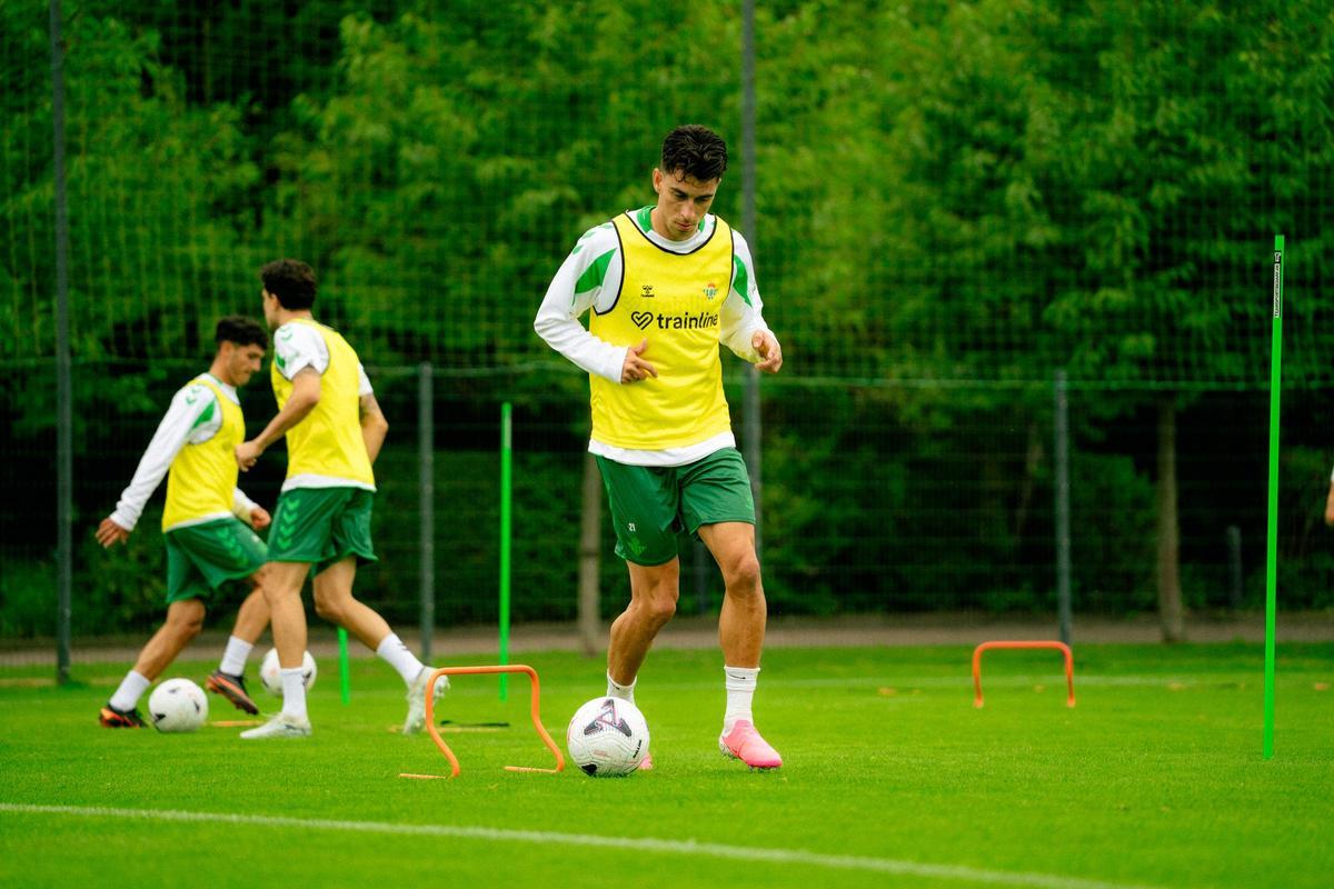 Marc Roca, durante el primer día de pretemporada del Betis en Alemania