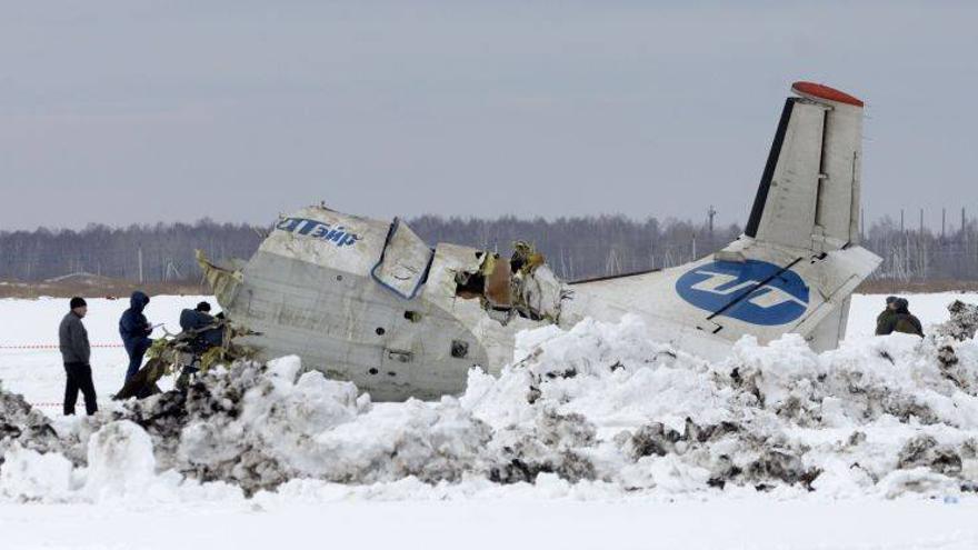 Al menos 32 muertos al estrellarse un avión en Siberia