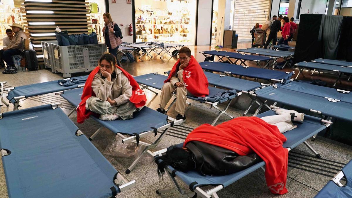 160 personas pasan la noche en la estación de tren María Zambrano