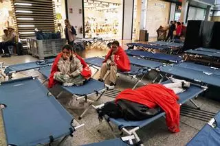 160 personas pasan la noche en la estación de tren María Zambrano