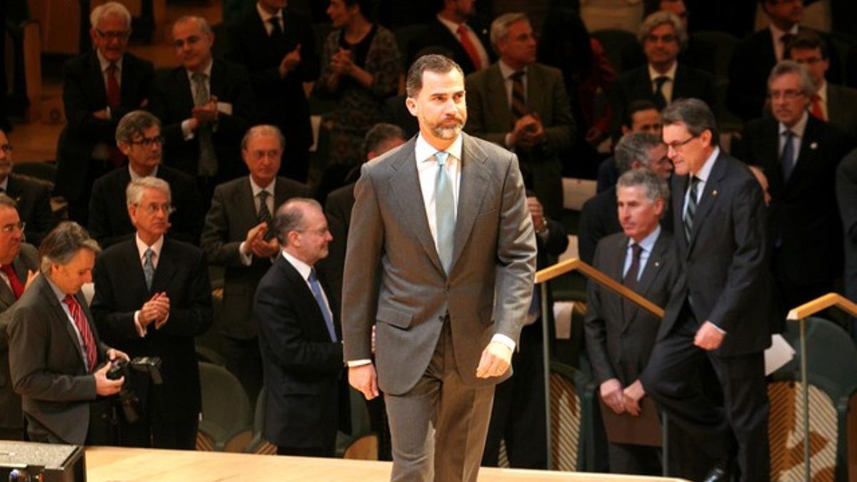 El príncipe Felipe, en el acto del Auditori, con los jueces de Barcelona.