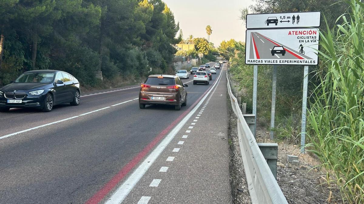 Señales que anuncian el proyecto experimental en la carretera de Montserrat a Torrent