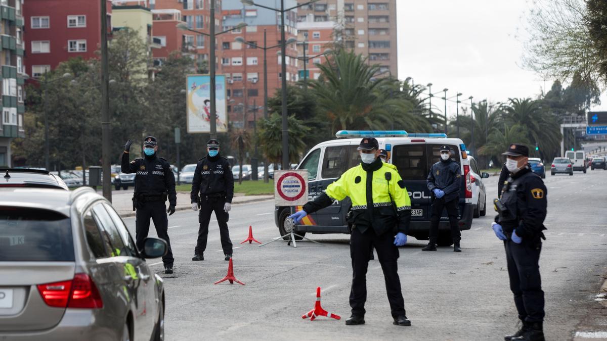 Más de 4.000 propuestas de sanción en el último fin de semana de cierre en las ciudades de más de 50.000 habitantes en la Comunitat Valenciana.