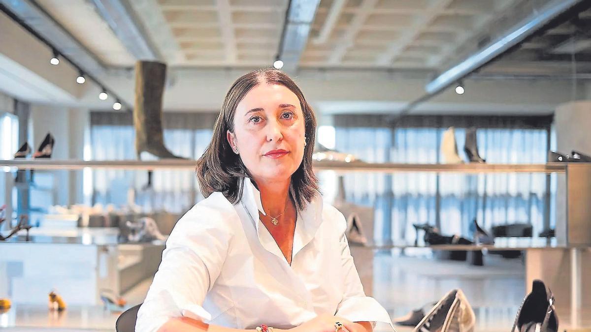 Lola Cruz pisa fuerte: de Valencia a París con el foco en Milán y Nueva York