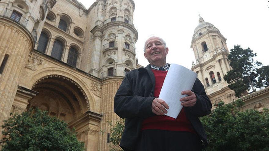 Rafael Esteve Secall, esta semana delante de la Catedral de Málaga.