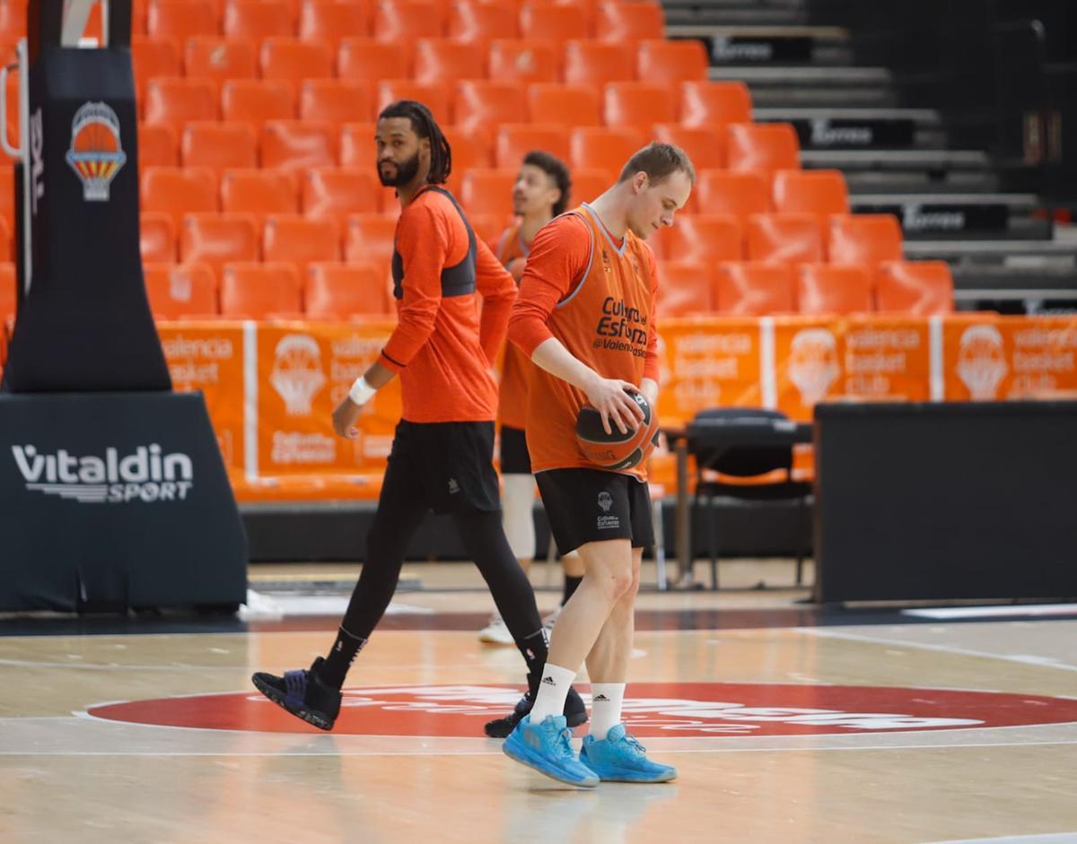 Klemen Prepelic, junto a sus compañeros este miércoles en La Fonteta