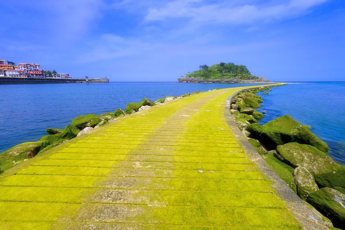 Malecón de acceso a la isla de San Nicolás, Vizcaya