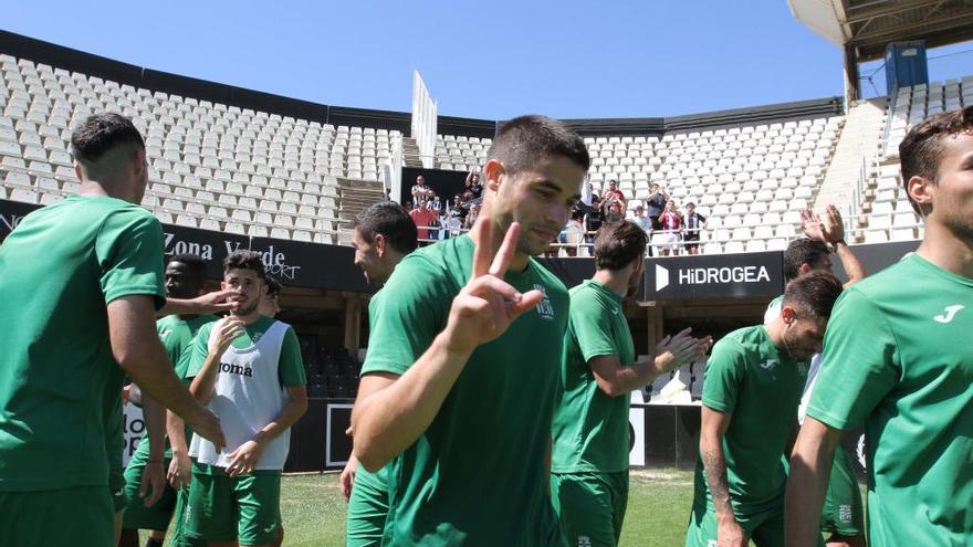 Jesús Álvaro saluda a la cámara tras el entrenamiento del pasado sábado en el Cartagonova.