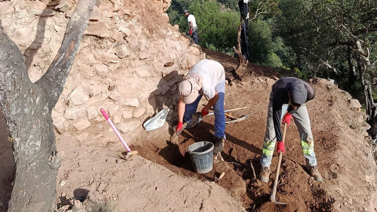 Avanzan los trabajos de recuperación del Castillo de Alfandech de Alfondeguilla.