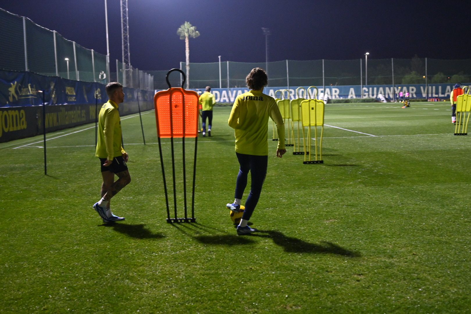 Galería de imágenes | Así ha sido la vuelta al trabajo del Villarreal tras el parón navideño