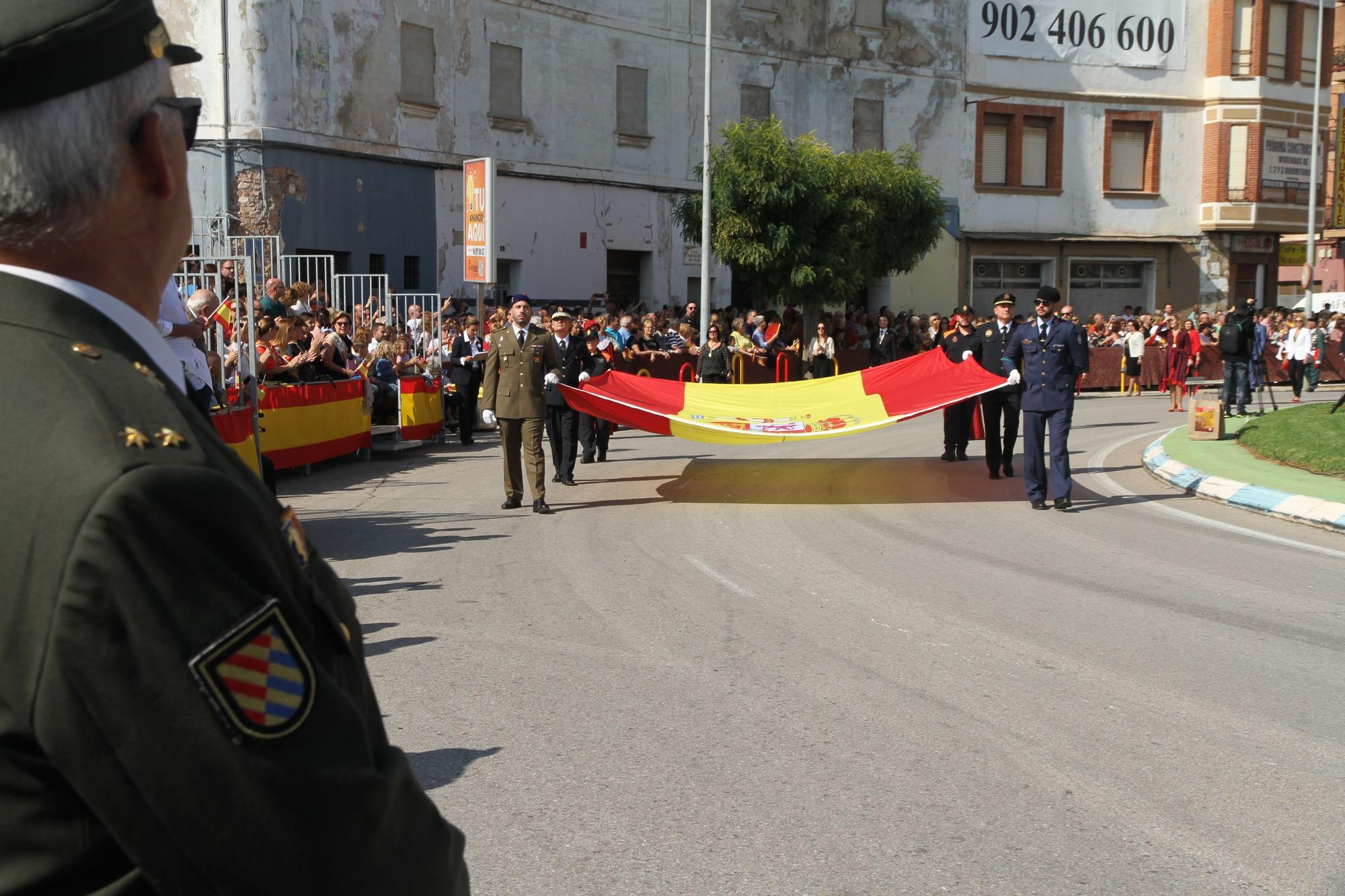 Nules iza la bandera más grande de la provincia en el Día de la Hispanidad