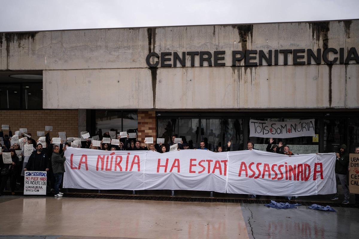 Protestas fuera de la cárcel en la espera de la salida de Alves