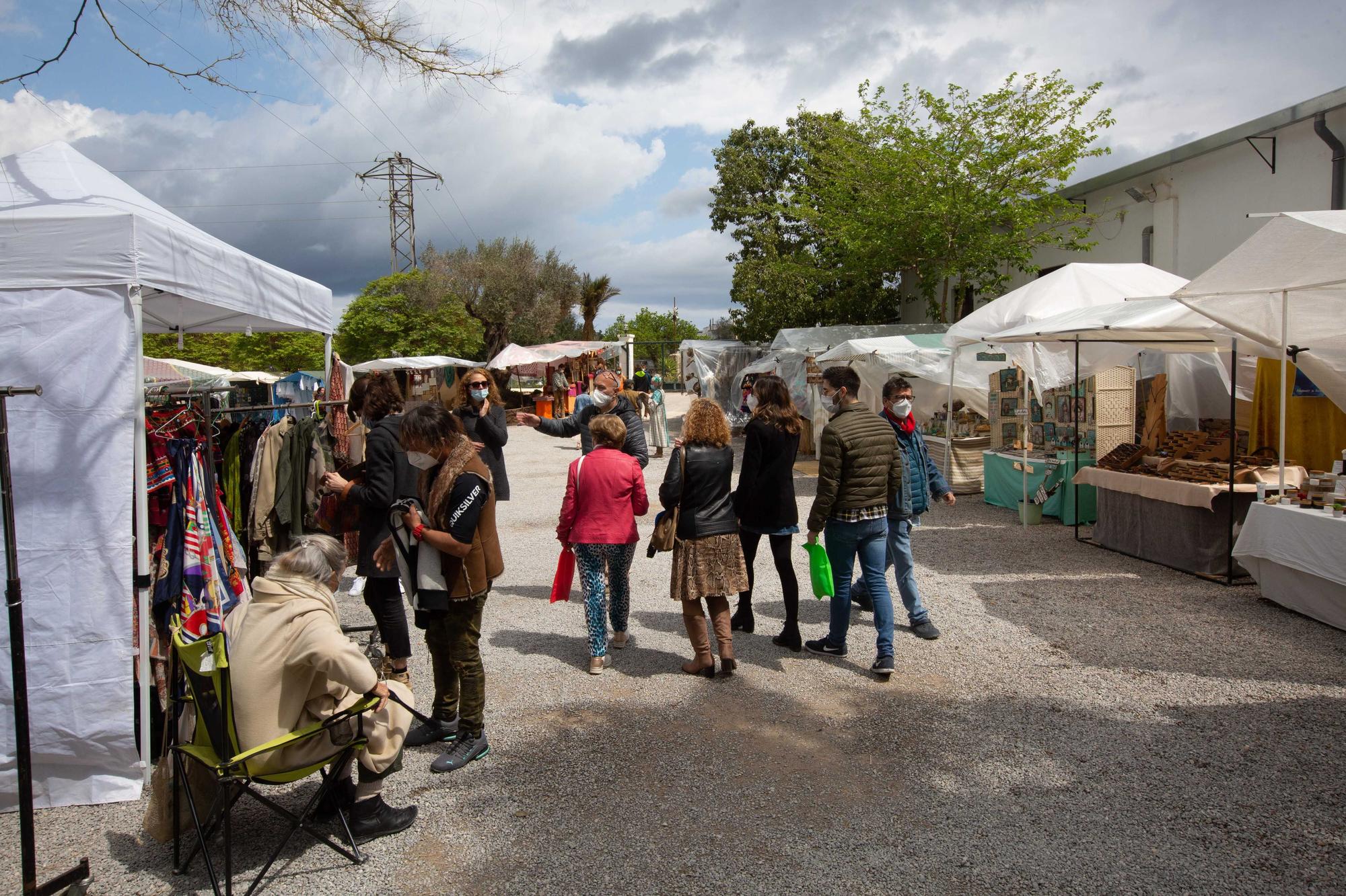 El mercadillo Las Dalias sale de su letargo