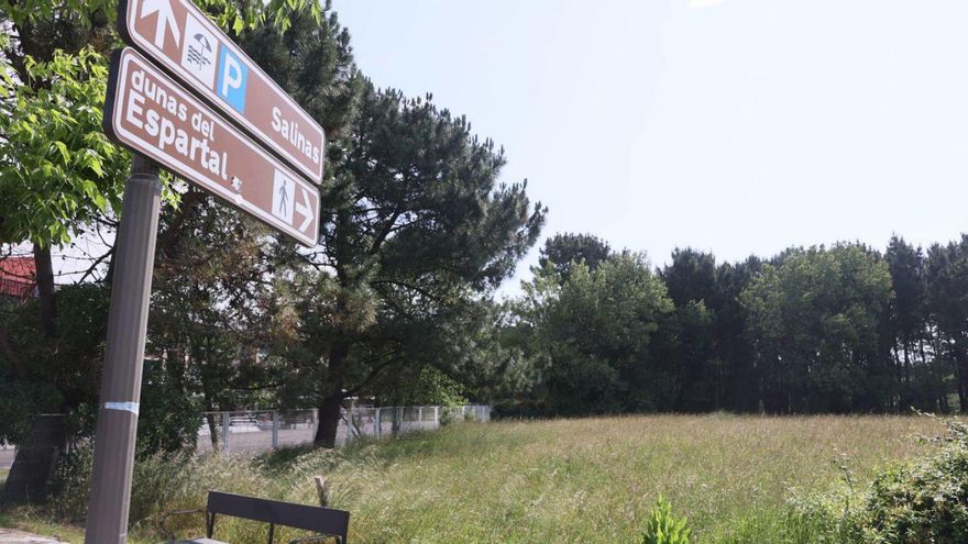 Zona en la que el empresario pretende instalar el parking para autocaravanas, detrás del instituto. | MARIO CANTELI