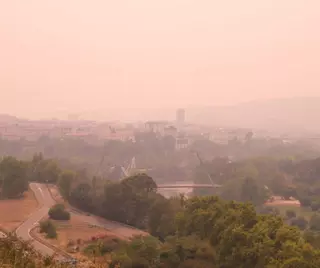 Bajo una cúpula de humo y ceniza