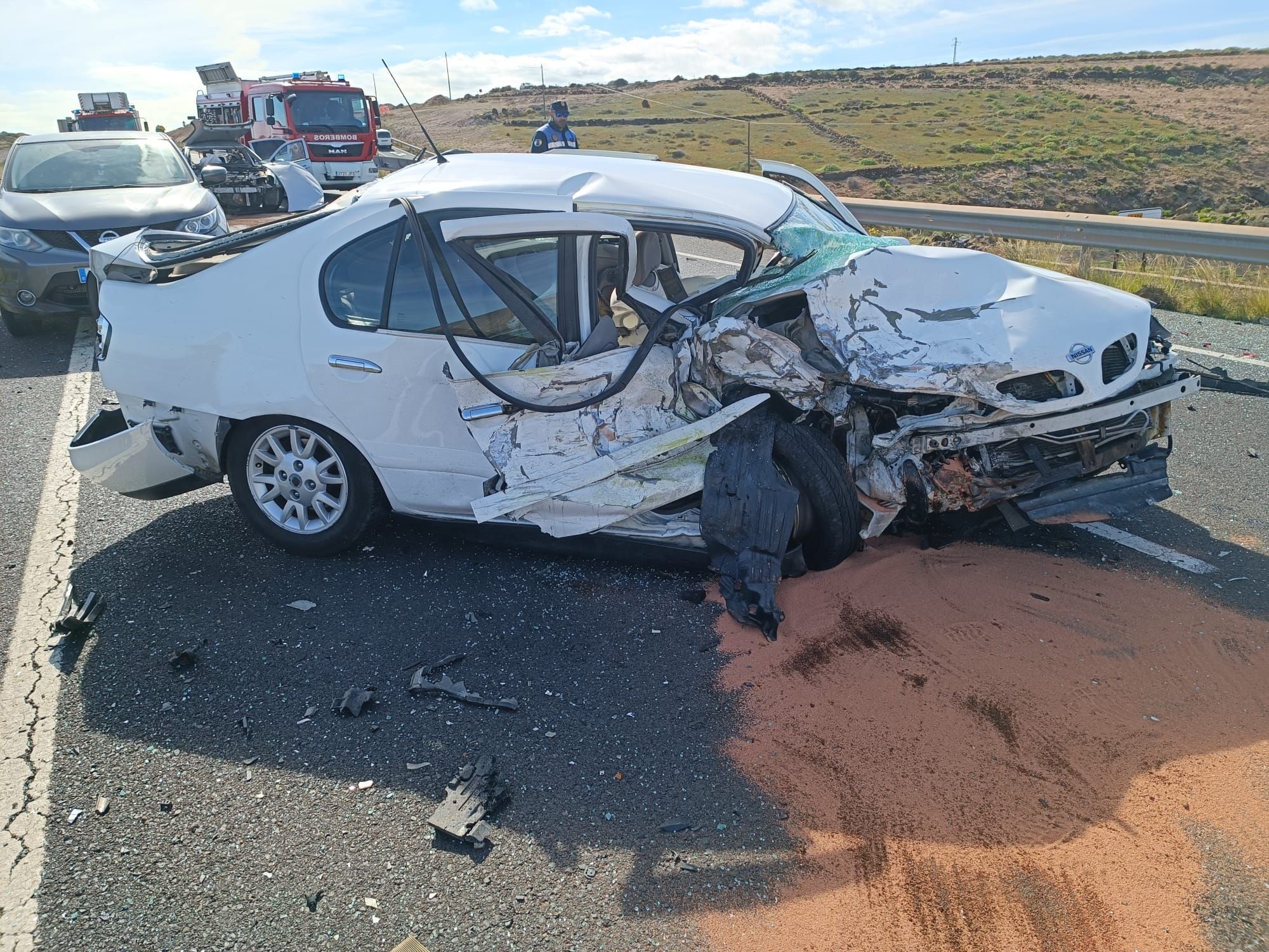 Accidente entre una guagua y dos coches en el norte de Lanzarote