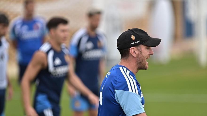 El Real Zaragoza aleja el peligro a balón parado: el llamativo adelanto de la línea defensiva en el centro lateral