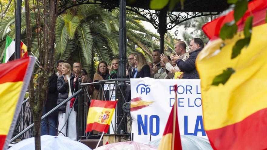 Todo para el pueblo (independentista), pero sin escuchar al pueblo (español)