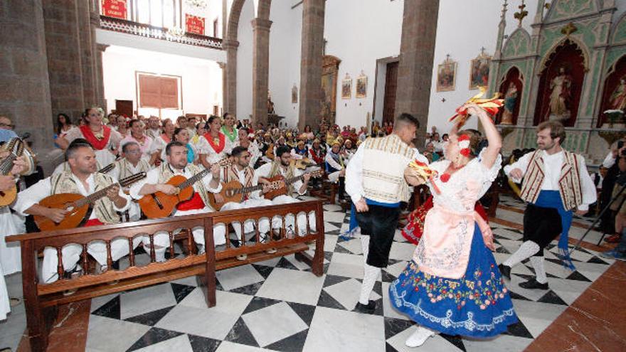 Ingenio cierra el festival de folclore con una misa con diferentes credos