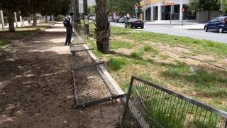 La rotura de vallas en Miriam Blasco compromete la seguridad al paso del TRAM