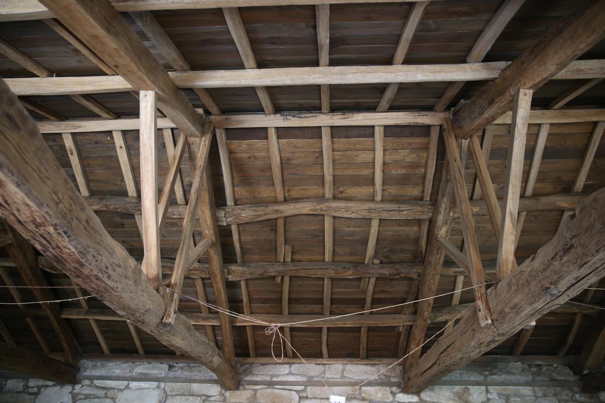 Parte de la estructura de madera de la cubierta donde se acondicionará la Sala Urbano Lugrís, en el Museo Massó.