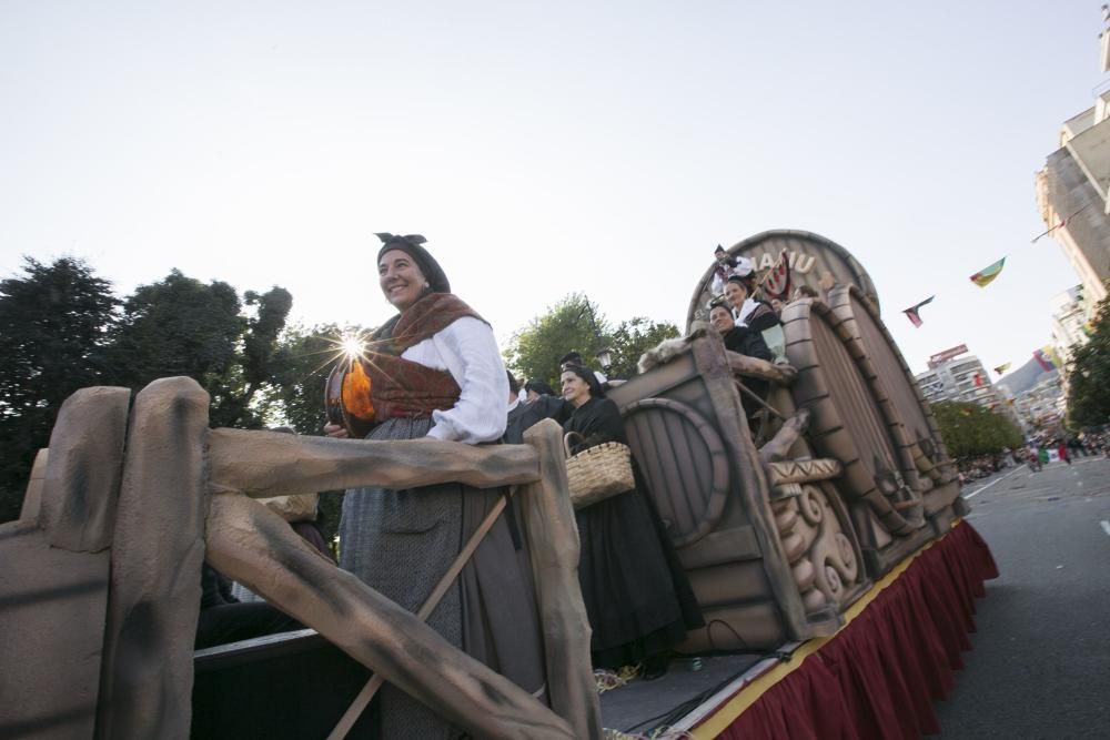 Oviedo celebra el desfile del Día de América en Asturias