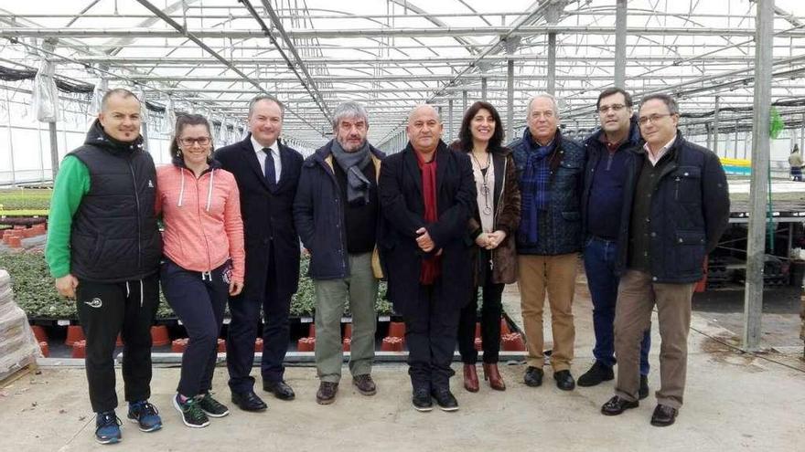 La conselleira ayer con alcaldes y técnicos en Abegondo.