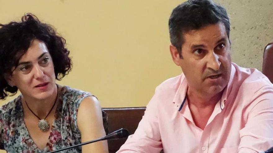 Ana Belén Juárez, teniente de alcalde y José Manuel Butrón (alcalde del PSOE)