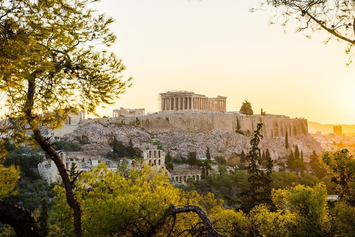 Atenas es un destino ideal para visitar en junio.