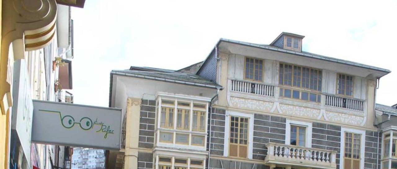 Plaza de Carmen y Severo Ochoa, en Luarca.