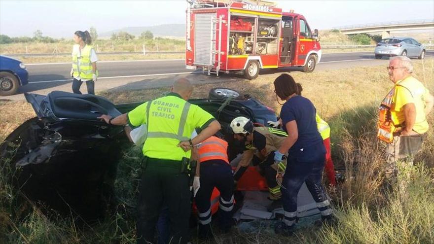 Herido grave un joven tras salirse con su turismo de la AP-68