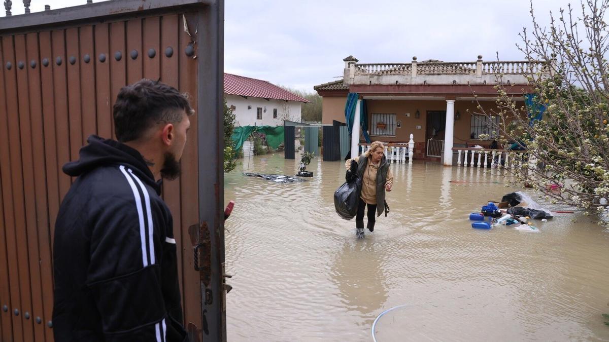 Hacemos Córdoba muestra su "apoyo" a las familias que sufren las consecuencias de la crecida del Guadalquivir