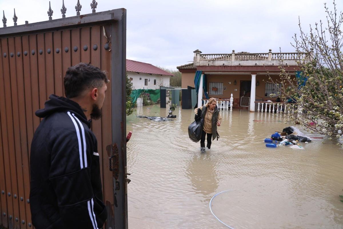 Hacemos Córdoba muestra su "apoyo" a las familias que sufren las consecuencias de la crecida del Guadalquivir