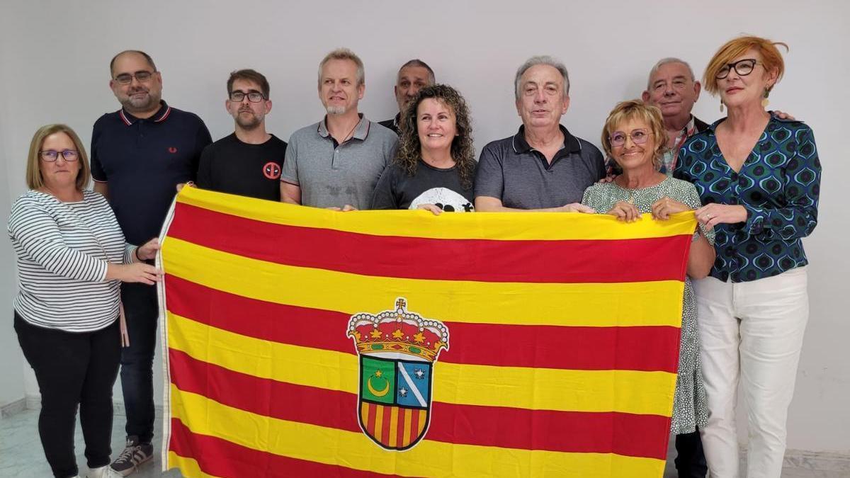 Foto de familia de los ediles de la oposición en Benicàsism.