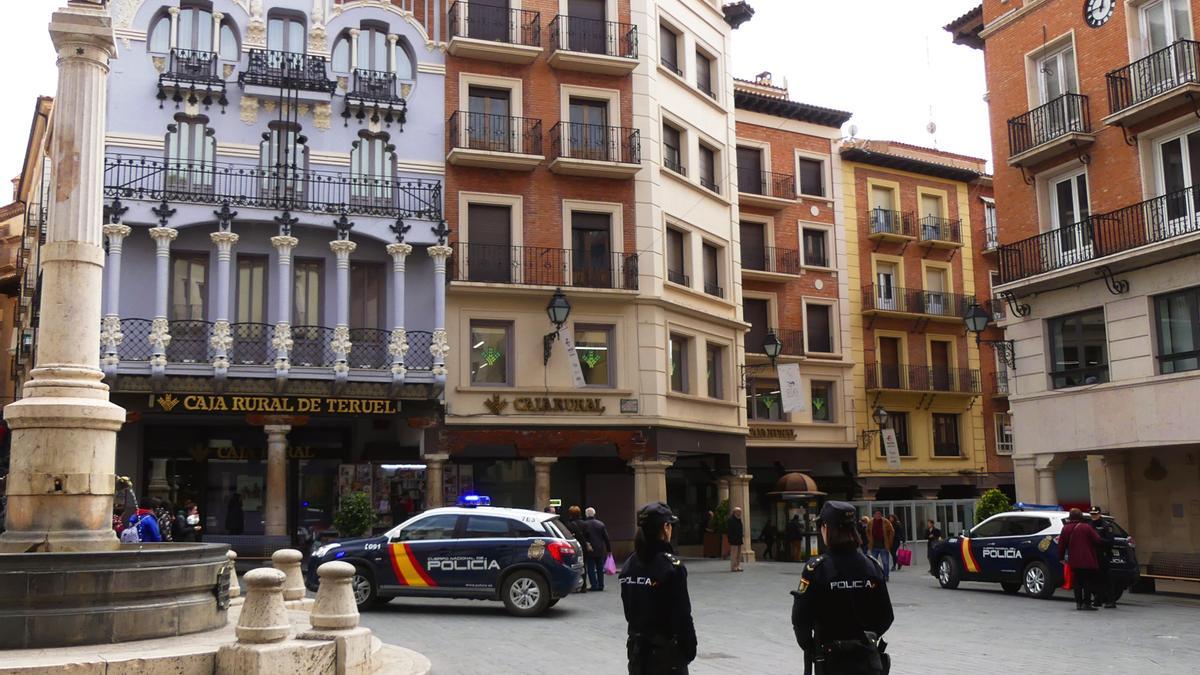 Miembros de la Policía Nacional en Teruel.