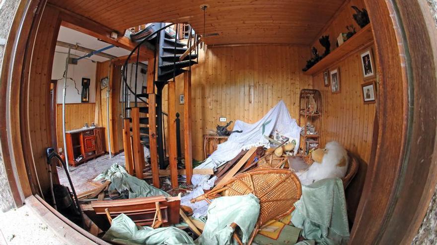 Explosión en Tui | Los bomberos apuntalan las viviendas afectadas en Paramos