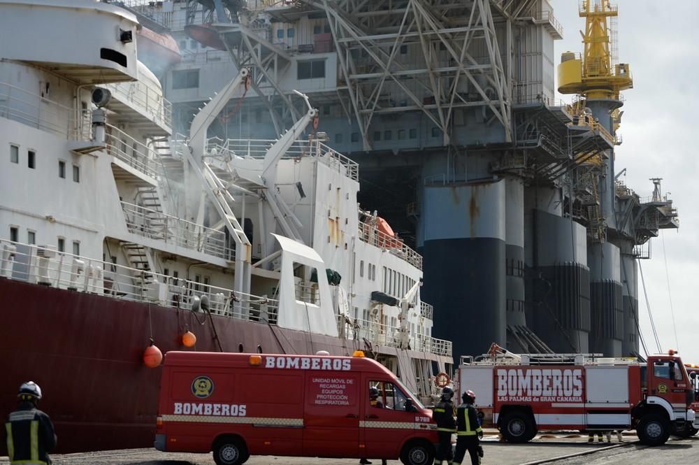 Simulacro de incendio en un buque en el Puerto de La Luz