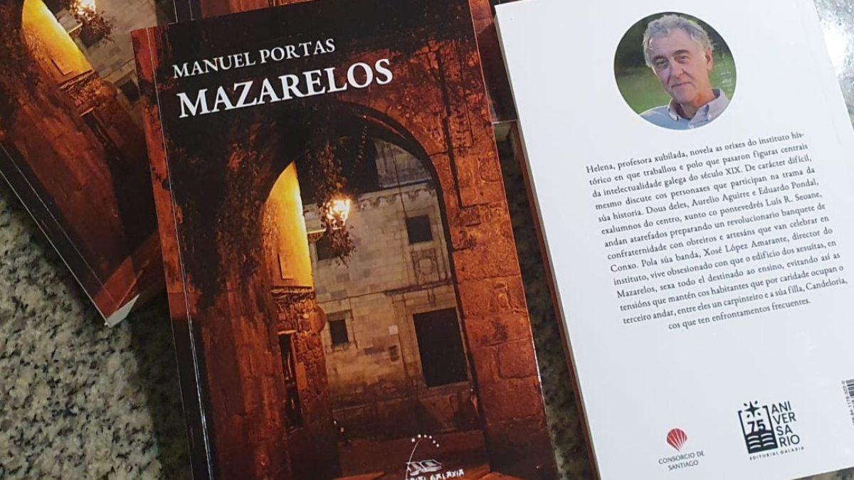 Portada y contraportada de varios ejemplares de 'Mazarelos', nueva novela de Manuel Portas.