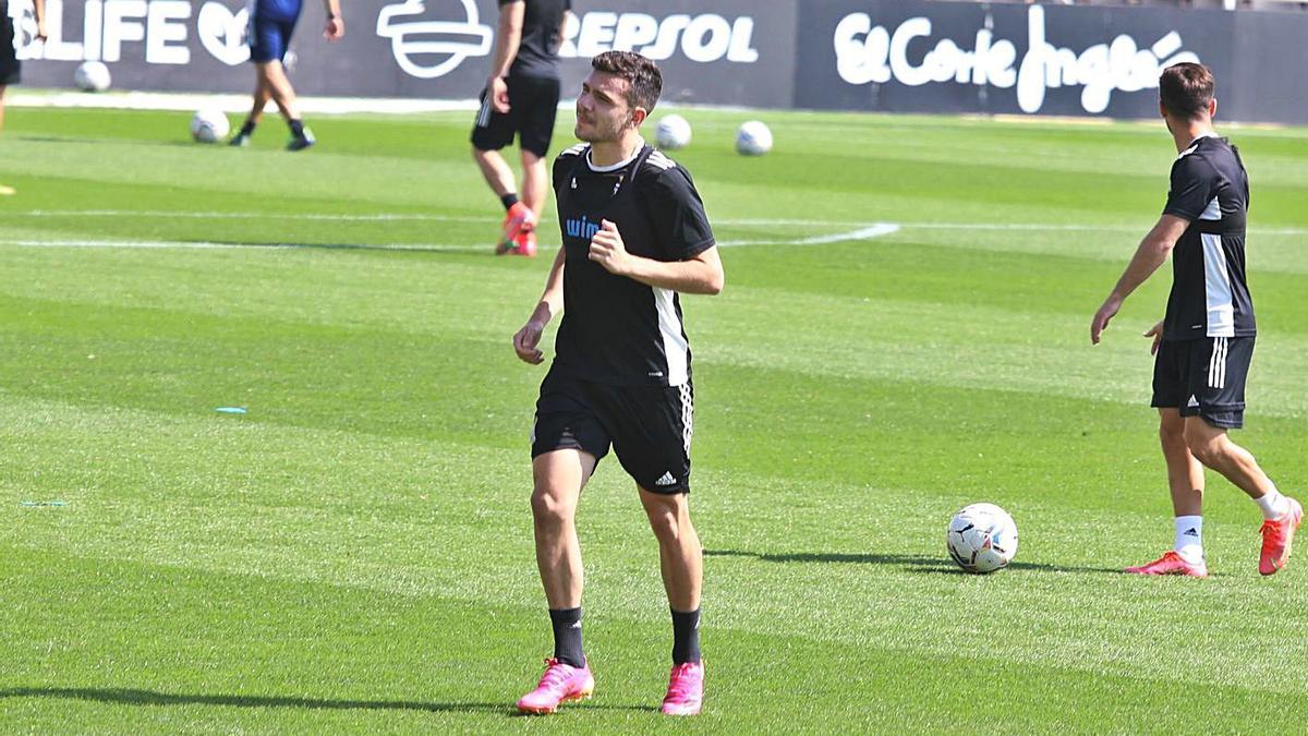 Álex Gallar, jugador del FC Cartagena, durante un entrenamiento.  | ÁGUEDA PÉREZ