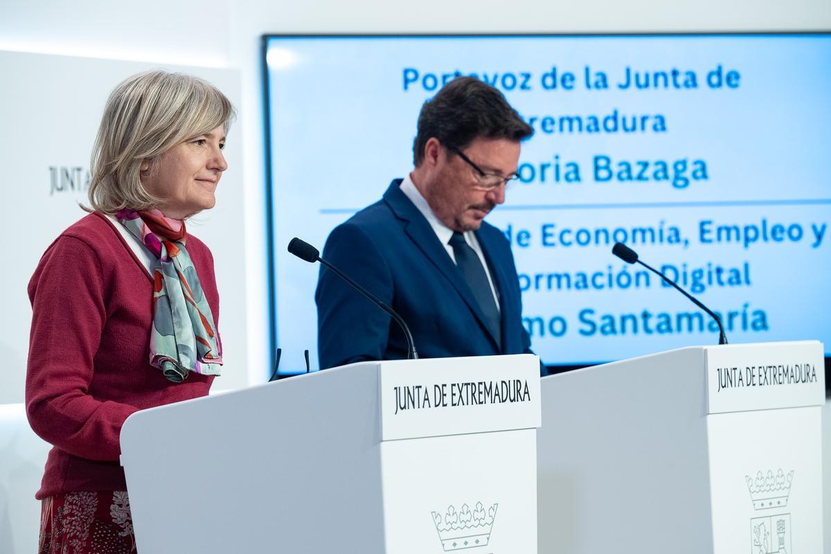 Victoria Bazaga, consejera Portavoz y Guillermo Santamaría, consejero de Economía.