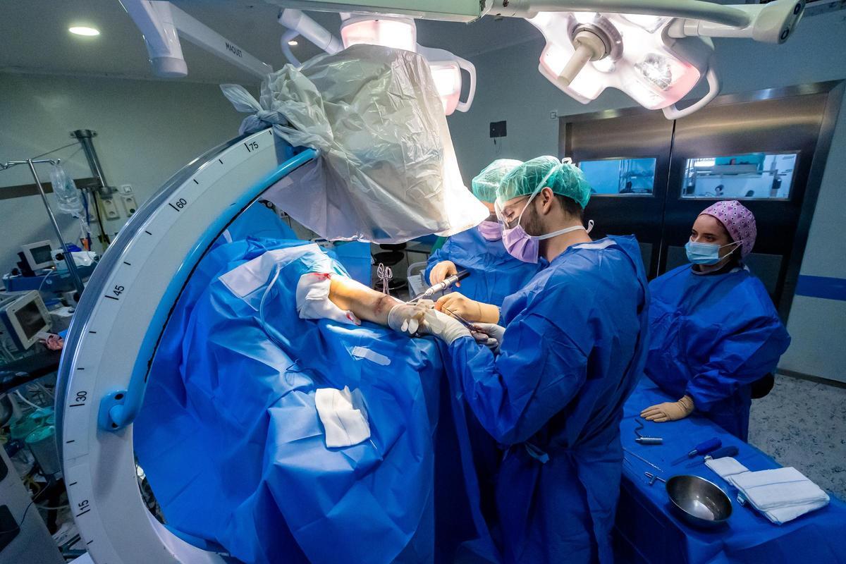 Operación de Traumatología en el Hospital de la Marina Baixa