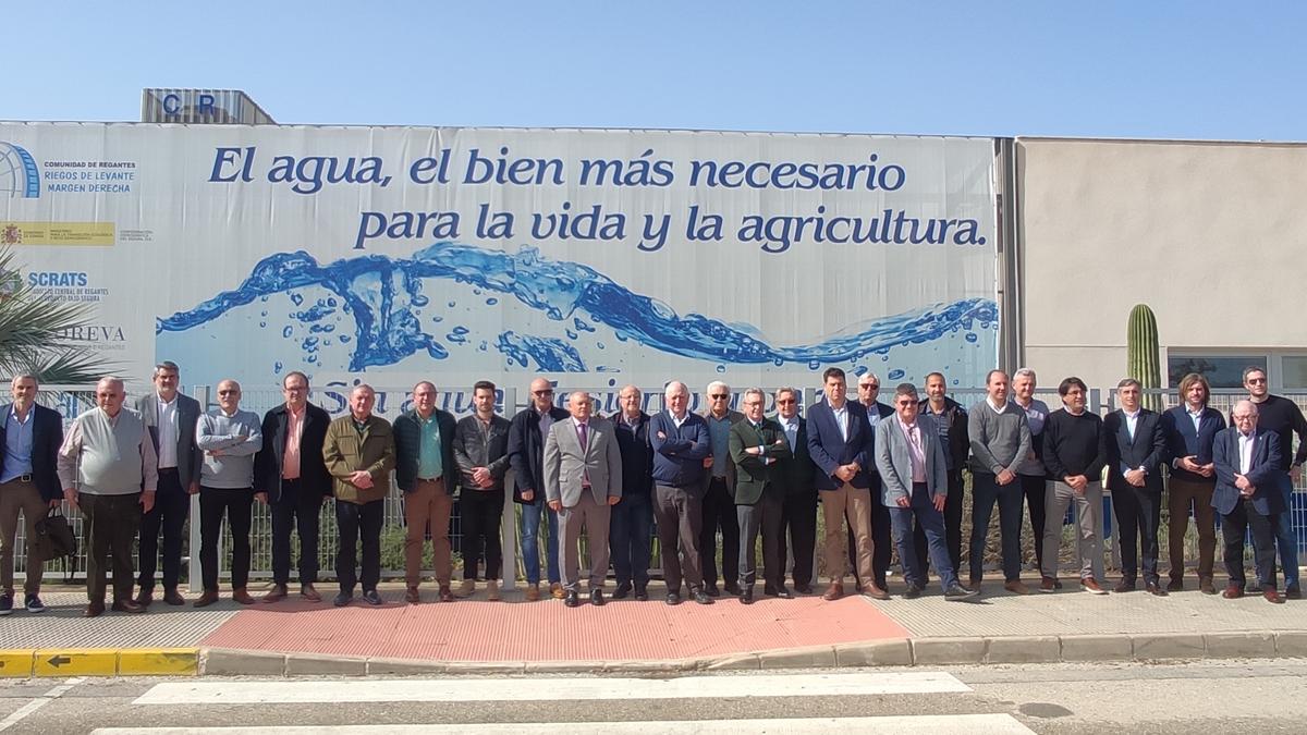 La reunión entre los responsables de UEPAL y de la Comunidad de Regantes de Riegos de Levante Margen Derecha del Río Segura.