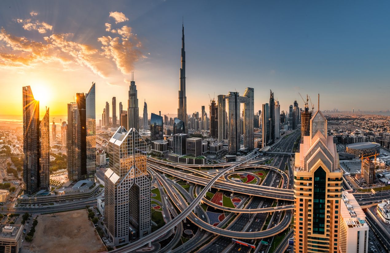 Dubai, urbe imponente rodeada de desiertos infinitos.