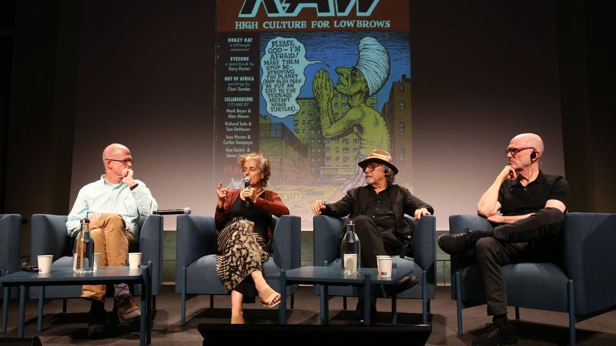 Barcelona 22/10/2025 Inauguración Kosmopolis con los tres tenores del comic americano, Chris Ware, Art Spiegelman y Charles Burns, y la directora de arte de The New Yorker, Françoise Mouly. CCCB