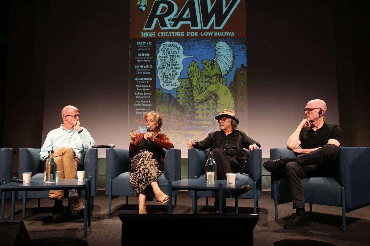 Barcelona 22/10/2025 Inauguración Kosmopolis con los tres tenores del comic americano, Chris Ware, Art Spiegelman y Charles Burns, y la directora de arte de The New Yorker, Françoise Mouly. CCCB. FOTO ELISENDA PONS