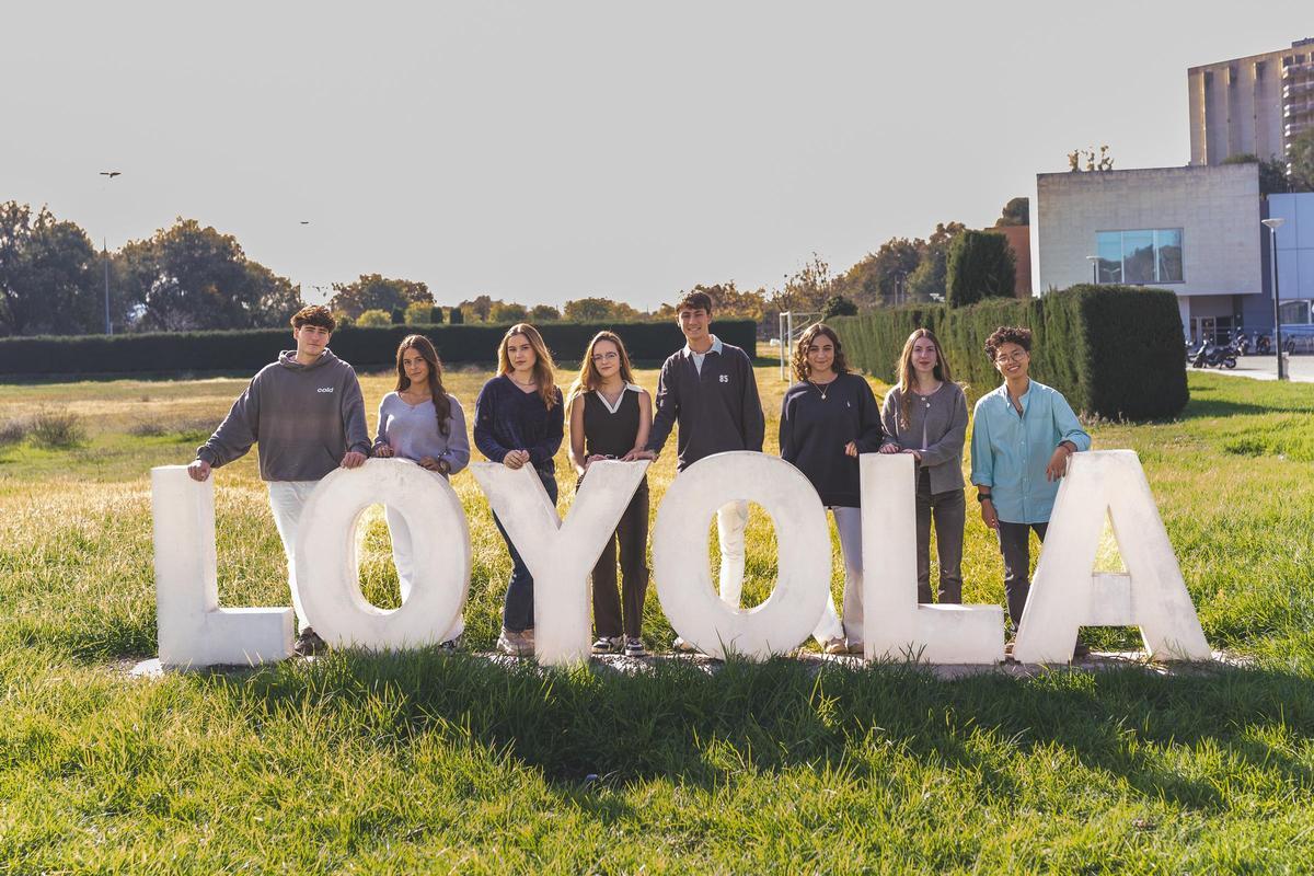 Alumnos y alumnas de la Universidad Loyola.