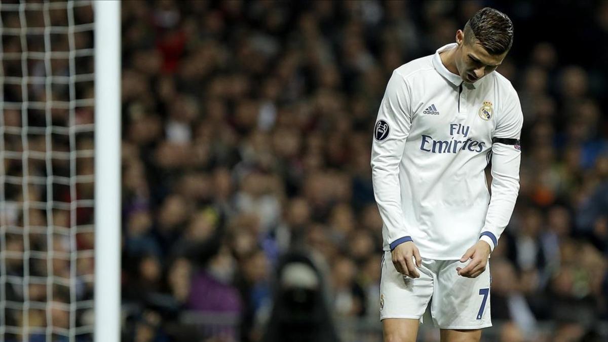 Ronaldo expresa su frustración tras perder una ocasión en el encuentro ante el Borussia Dortmund