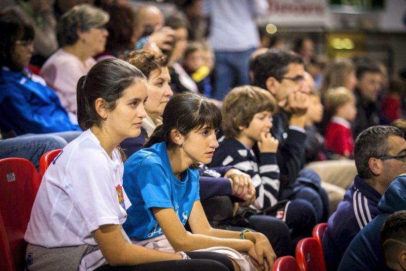 Un centenar de niños disfruta del entrenamiento del Tecnyconta