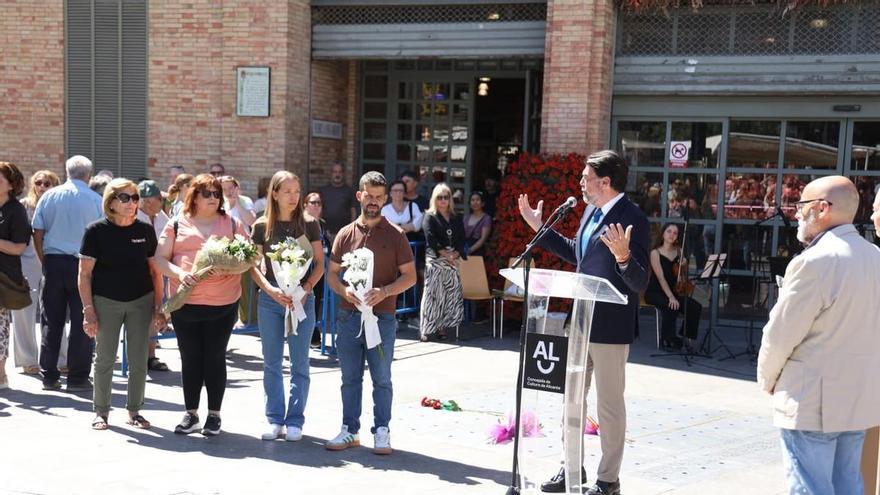 homenaje del Ayuntamiento de Alicante a las víctimas del bombardeo del Mercado Central