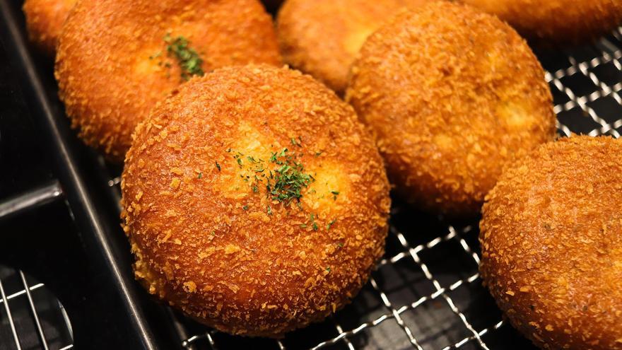 Croquetas de patata y queso, la versión más original de esta receta